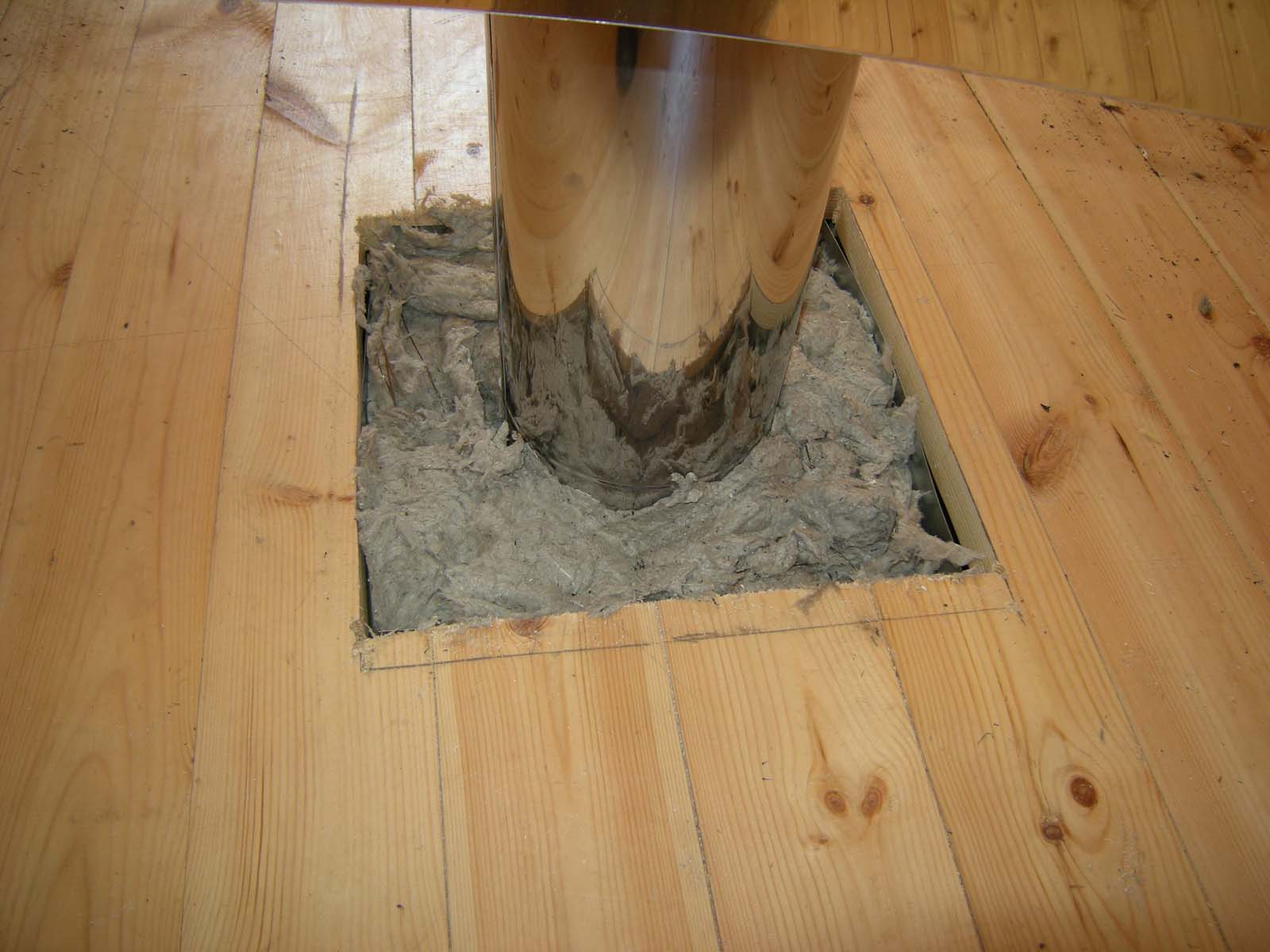 как провести дымоход через деревянное перекрытие