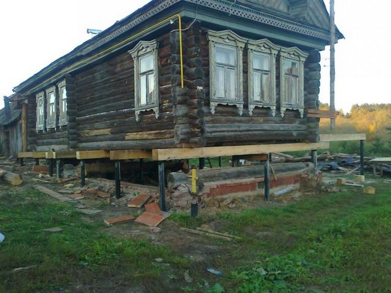 емонт фундамента деревянного дома с помощью винтовых свай Винтовые сваи при ремонте фундамента